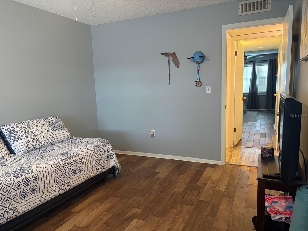 6002 AMBERLY AVENUE — photo 11 of 13