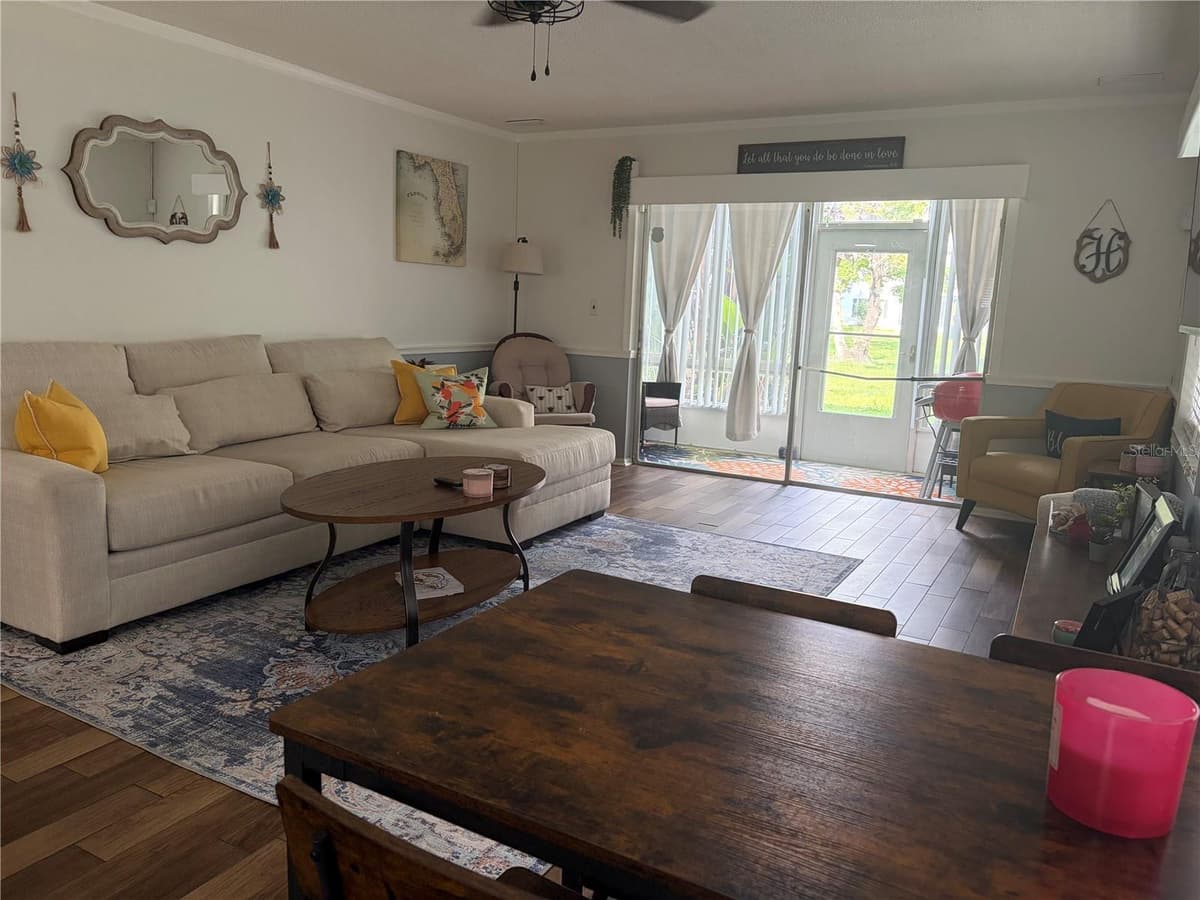 6002 AMBERLY AVENUE — photo 5 of 13