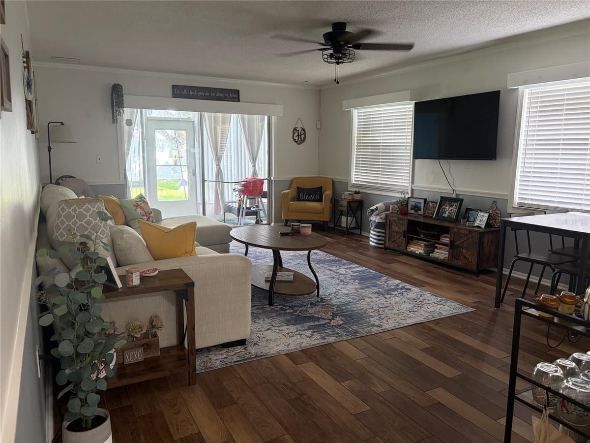 6002 AMBERLY AVENUE — photo 4 of 13