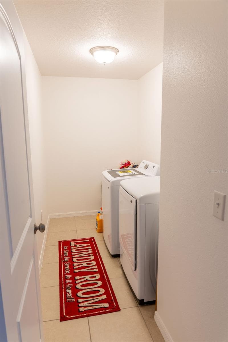 612 SILVERTHORN PLACE — photo 32 of 37