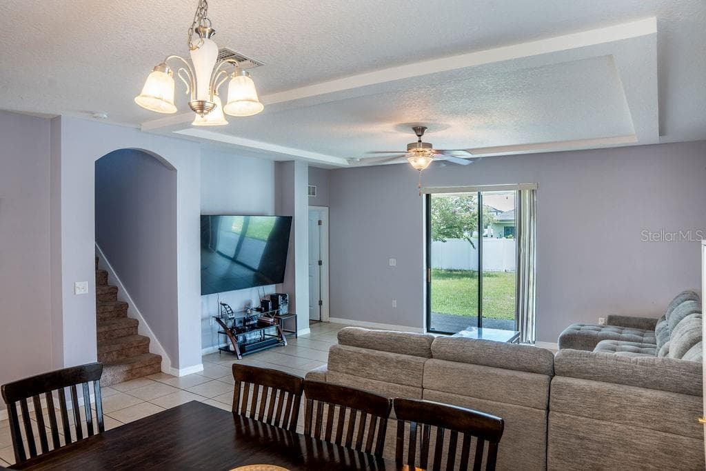 612 SILVERTHORN PLACE — photo 6 of 37