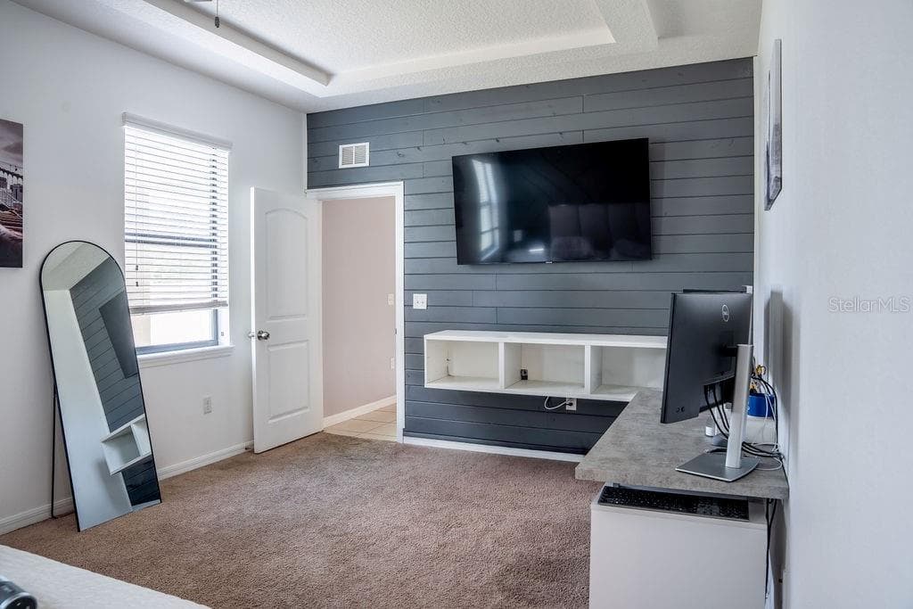 612 SILVERTHORN PLACE — photo 15 of 37