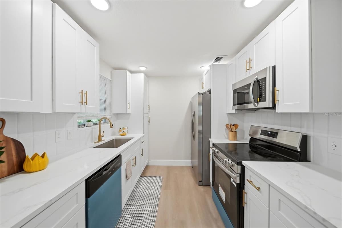 2321 PINE HILL PLACE — photo 10 of 24