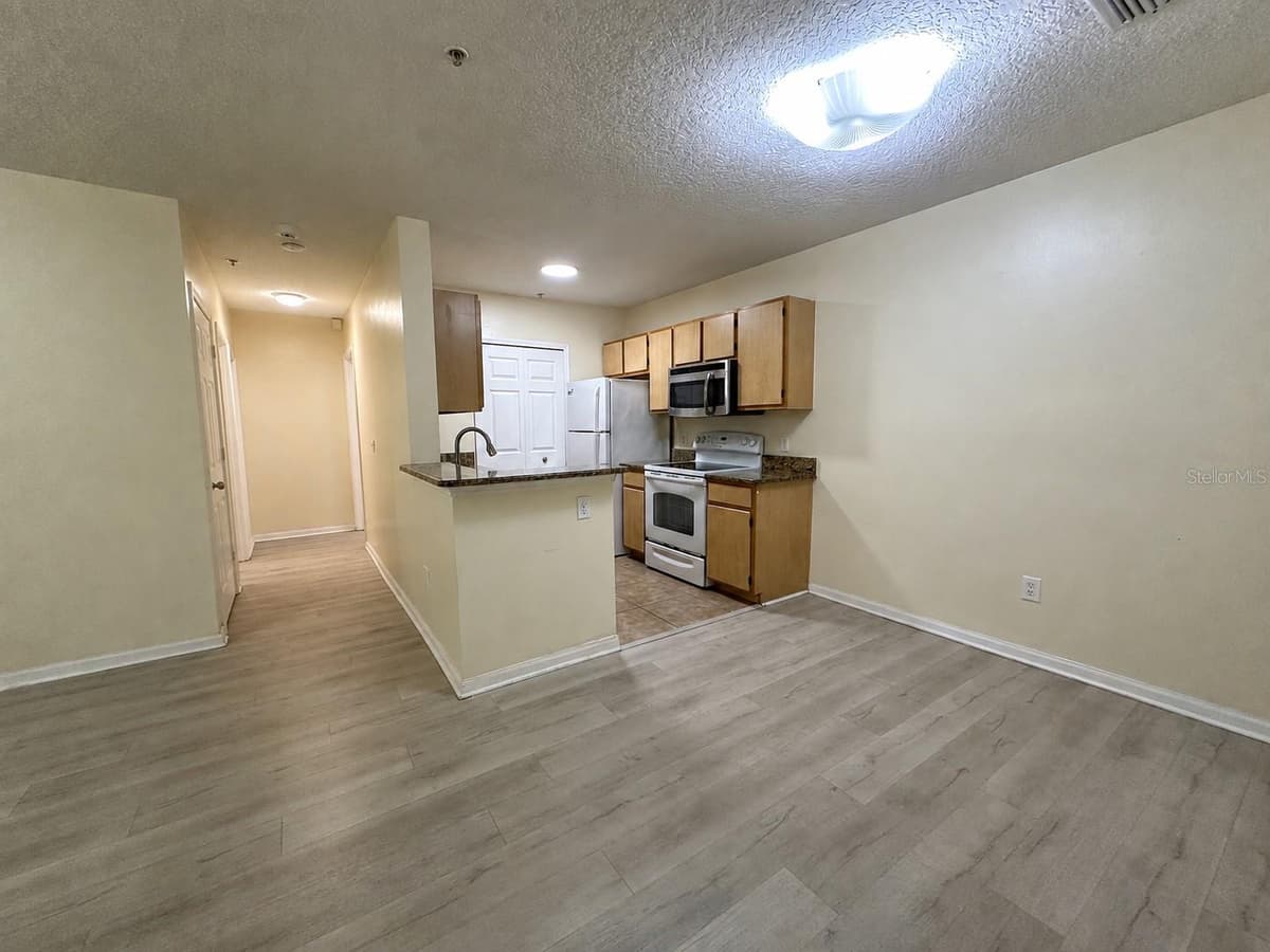 6554 SWISSCO DRIVE — photo 6 of 27
