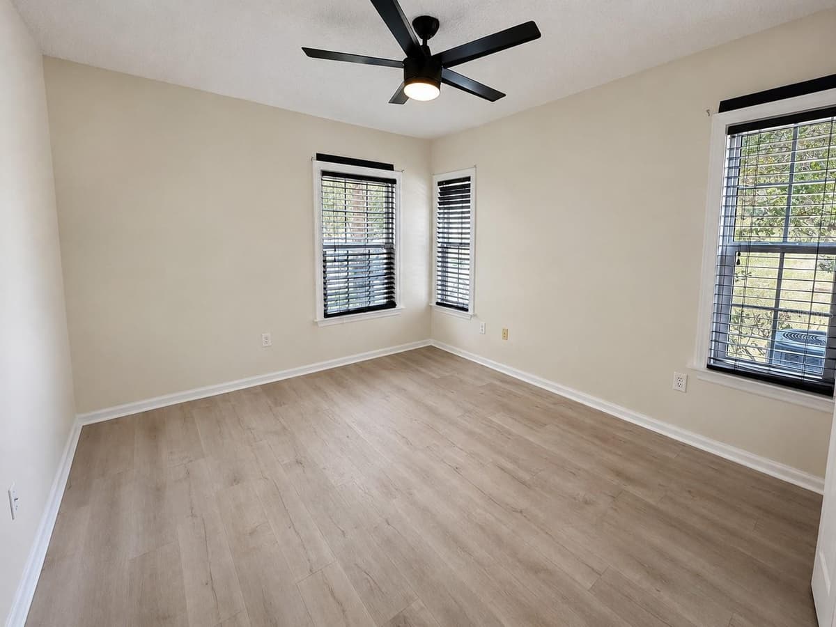 6554 SWISSCO DRIVE — photo 10 of 27