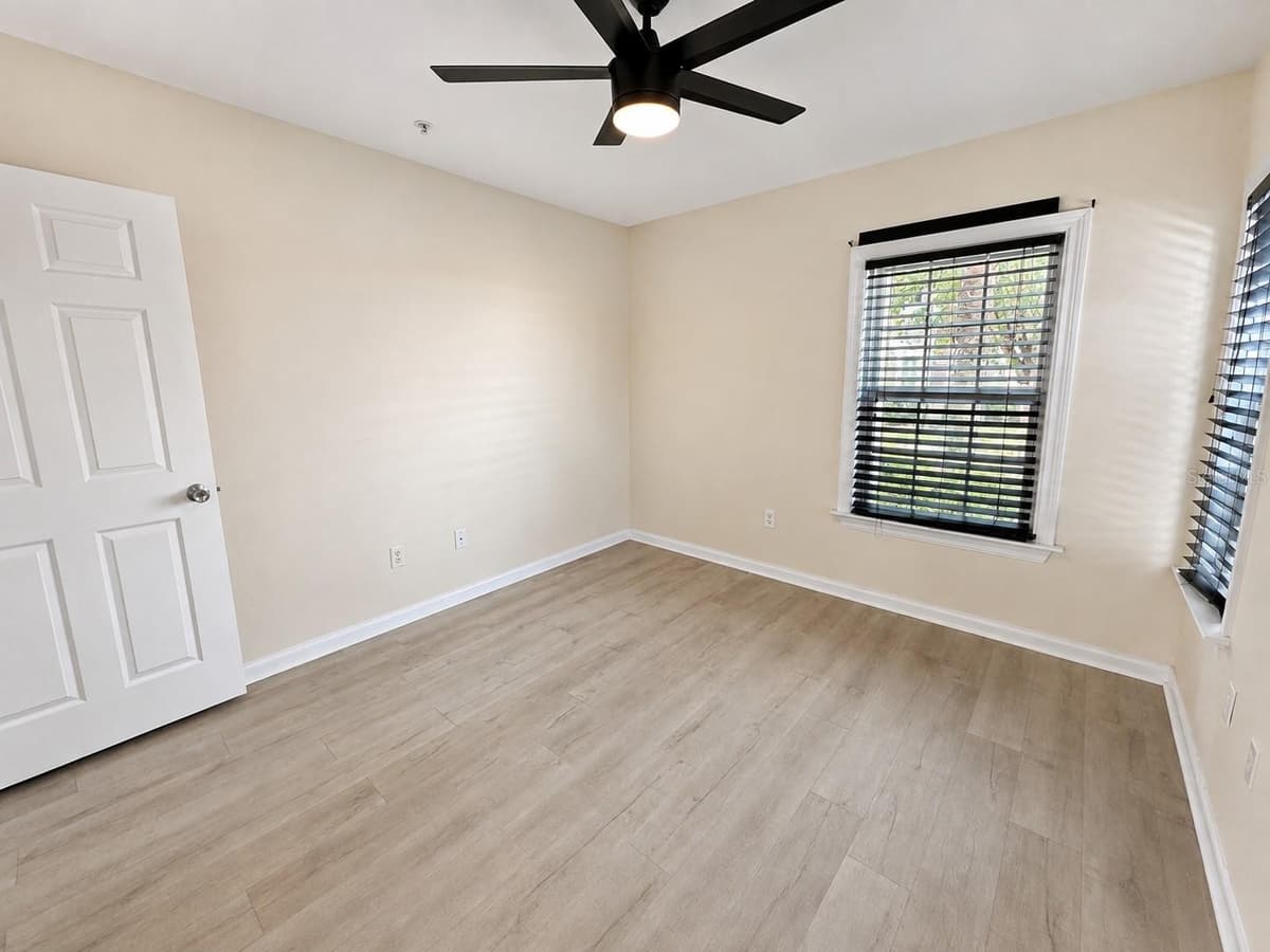 6554 SWISSCO DRIVE — photo 8 of 27