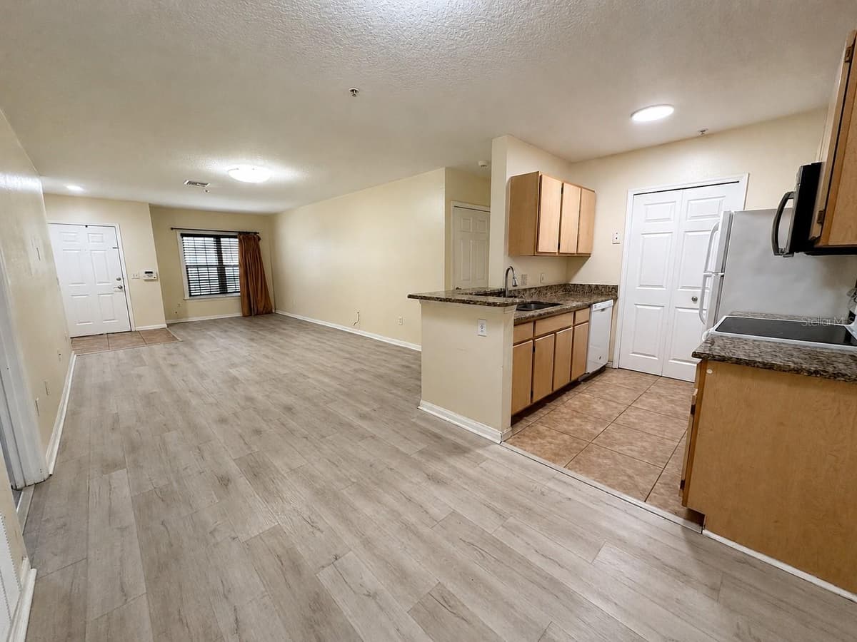 6554 SWISSCO DRIVE — photo 4 of 27