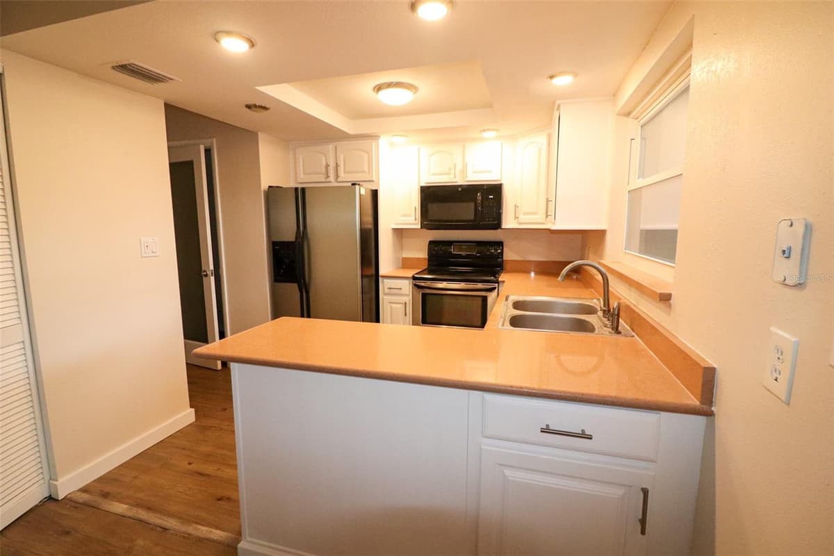 7107 HERNANDO COURT — photo 10 of 28