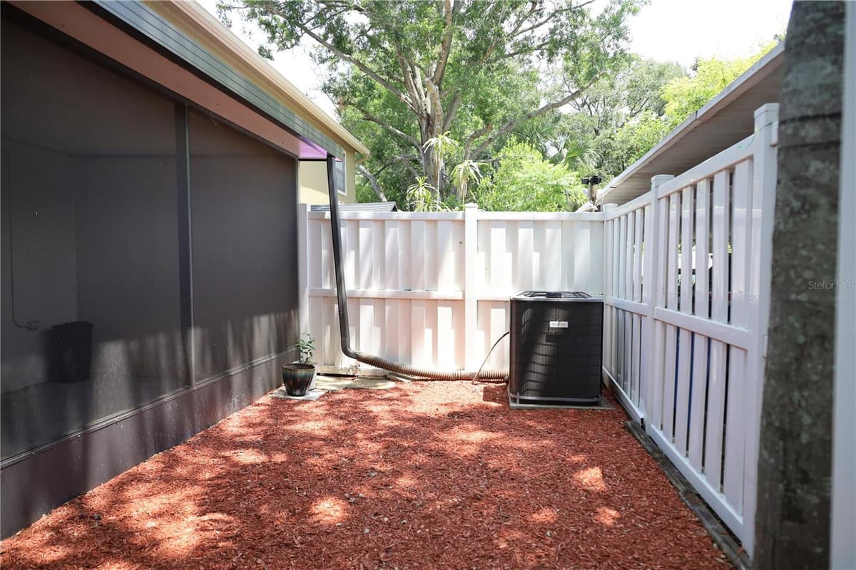 7107 HERNANDO COURT — photo 4 of 28