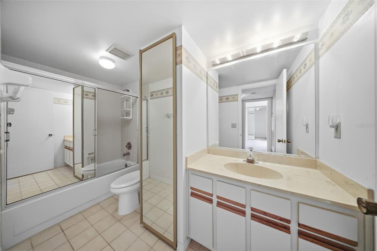 5256 CYPRESS COURT — photo 16 of 33