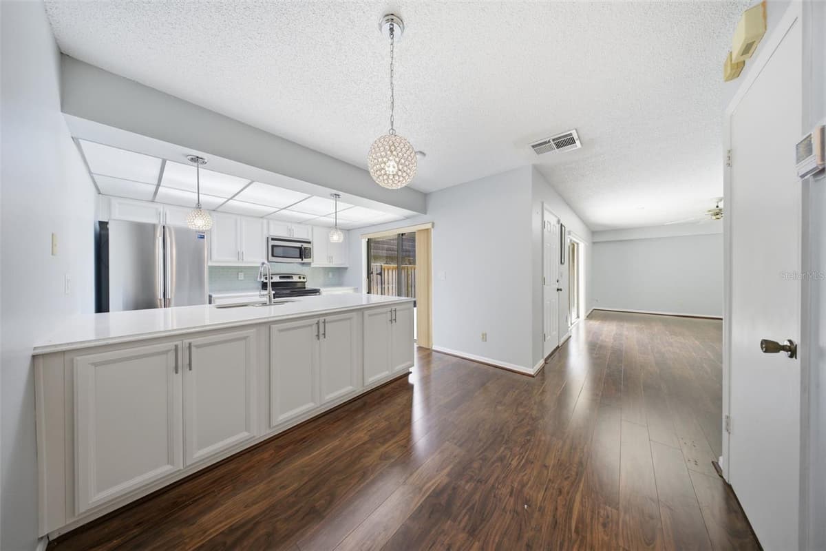 5256 CYPRESS COURT — photo 8 of 33