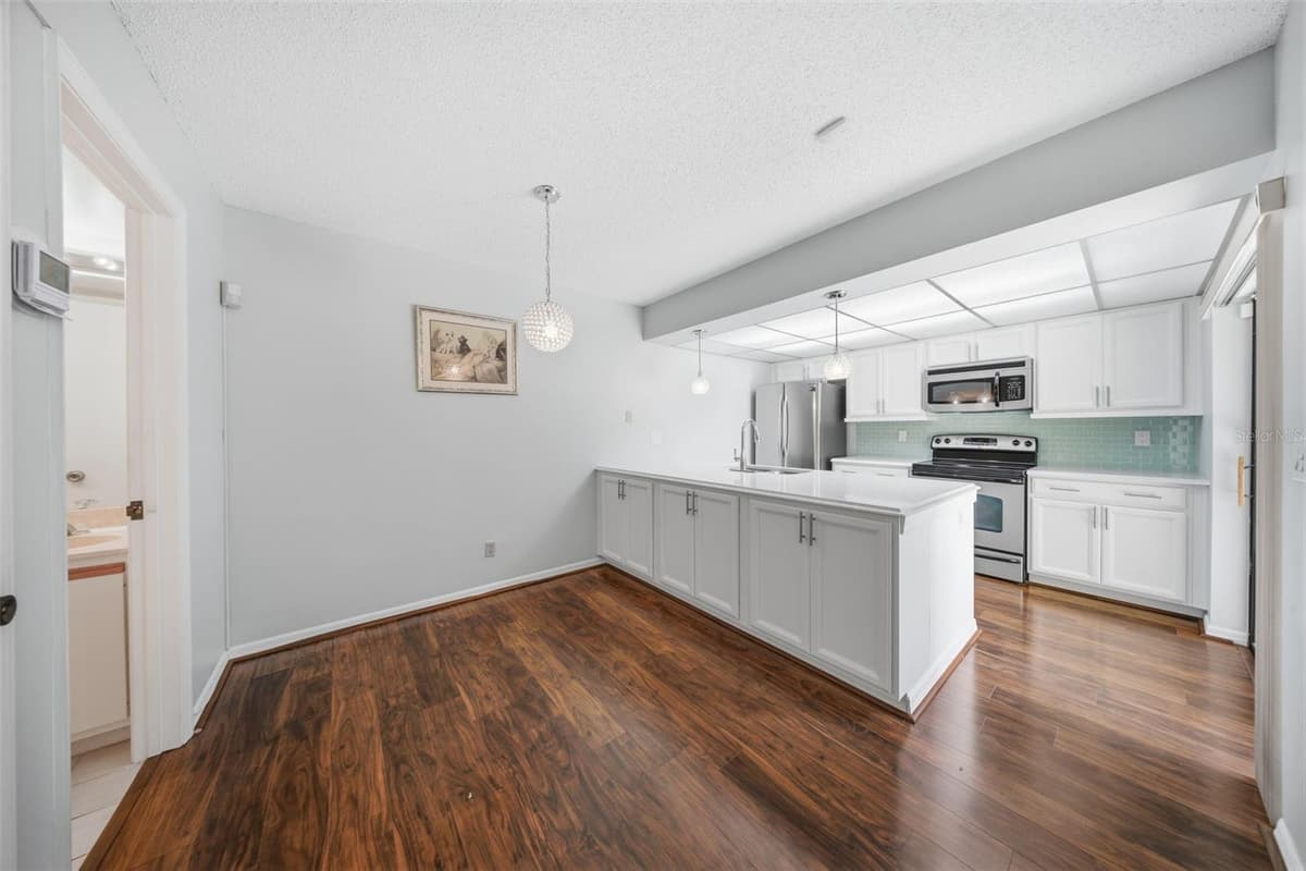 5256 CYPRESS COURT — photo 5 of 33