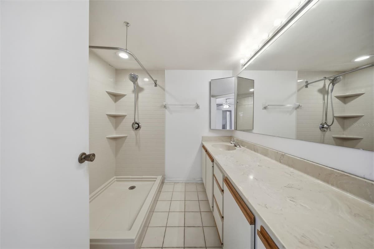 5256 CYPRESS COURT — photo 14 of 33