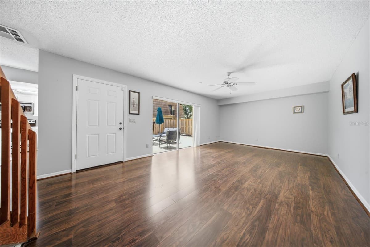 5256 CYPRESS COURT — photo 4 of 33