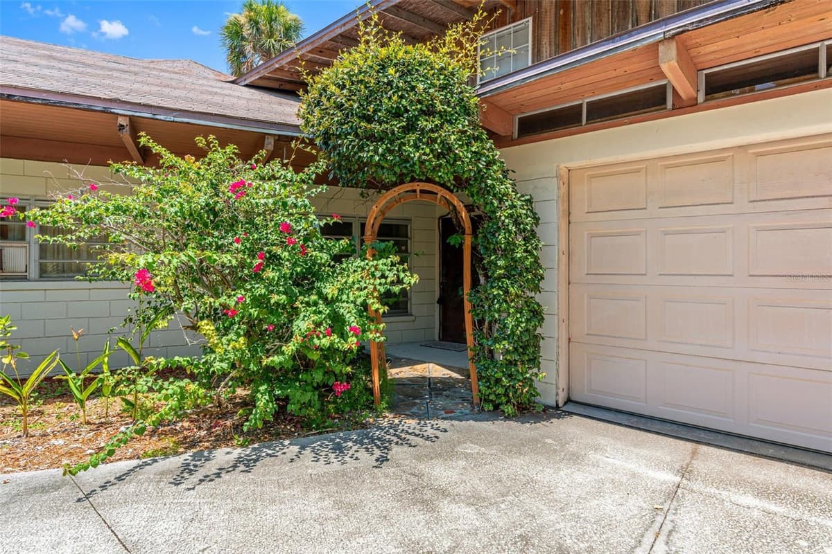 1230 ORLANDO AVENUE — photo 6 of 55