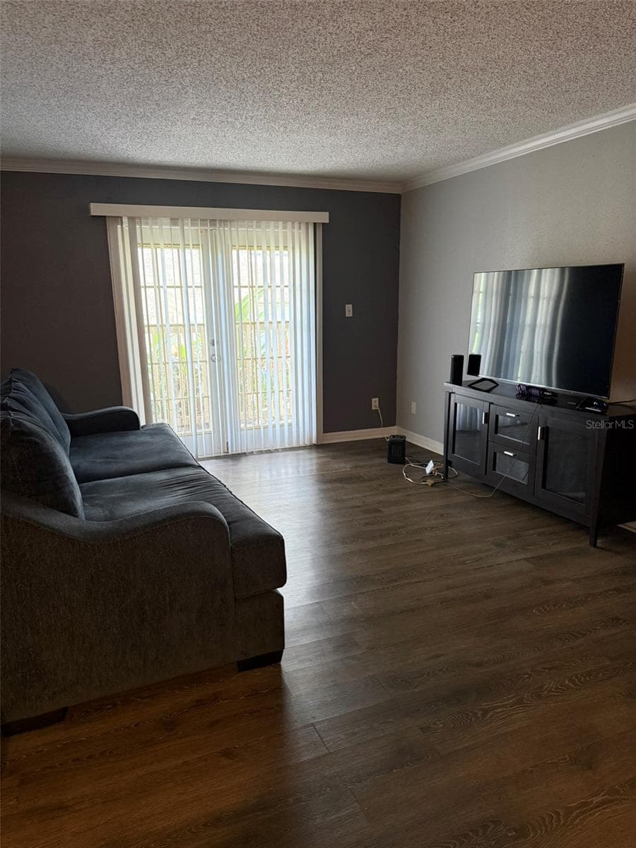 305 WYMORE ROAD — photo 6 of 14