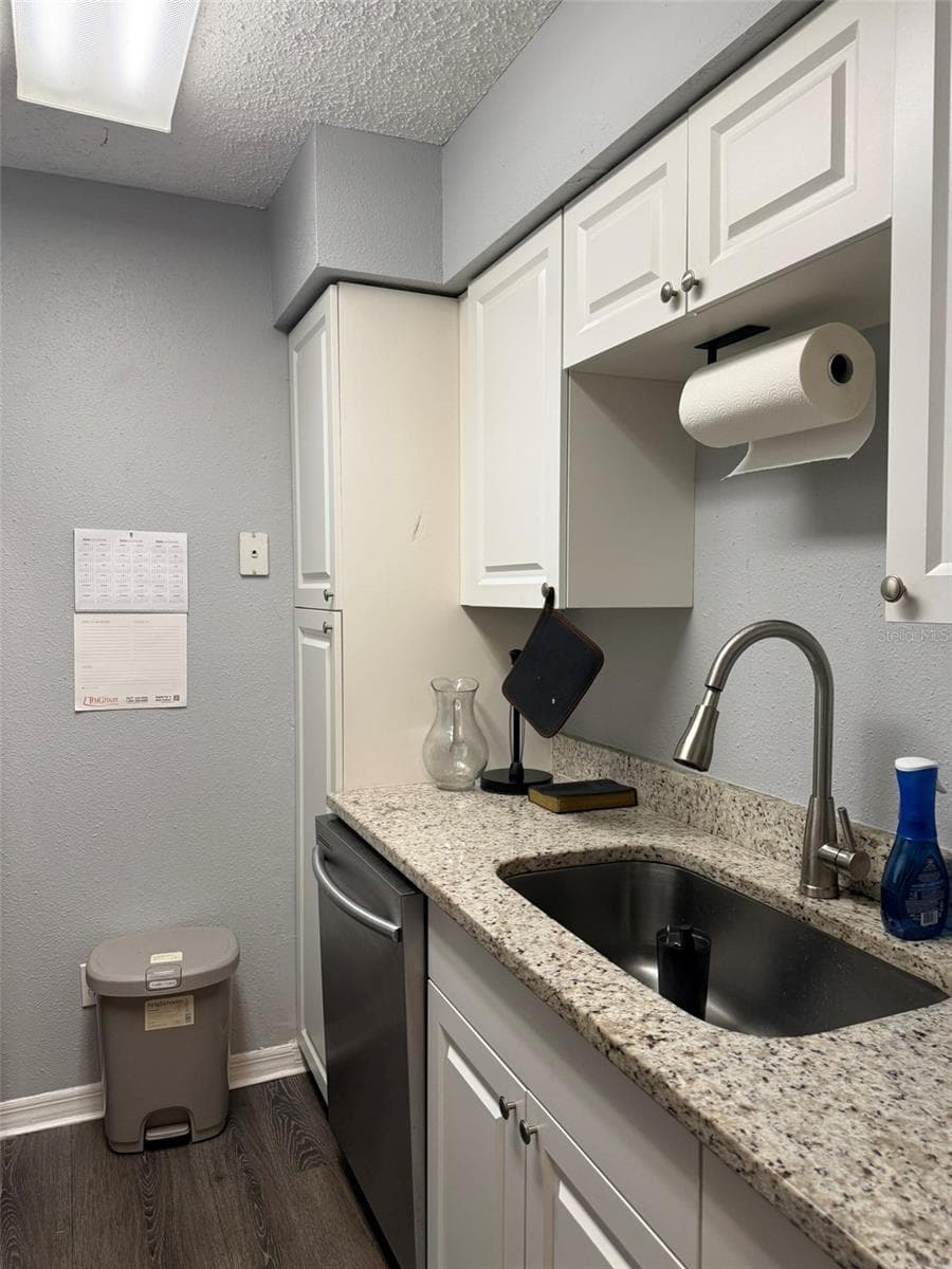 305 WYMORE ROAD — photo 10 of 14