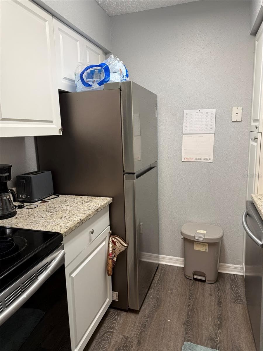 305 WYMORE ROAD — photo 9 of 14