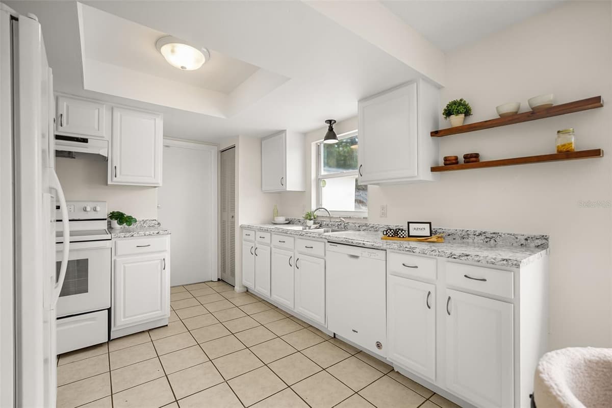 7917 PLUNKETT AVENUE — photo 9 of 22