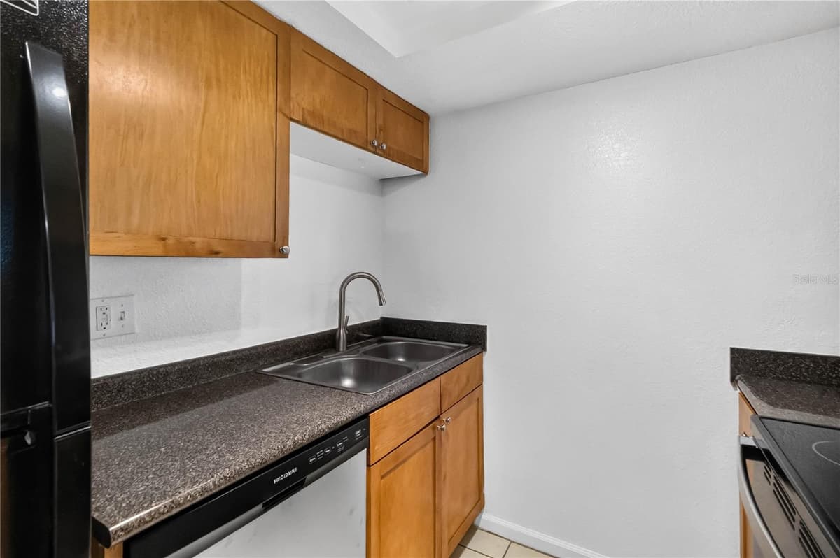 285 LEWFIELD CIRCLE — photo 10 of 25