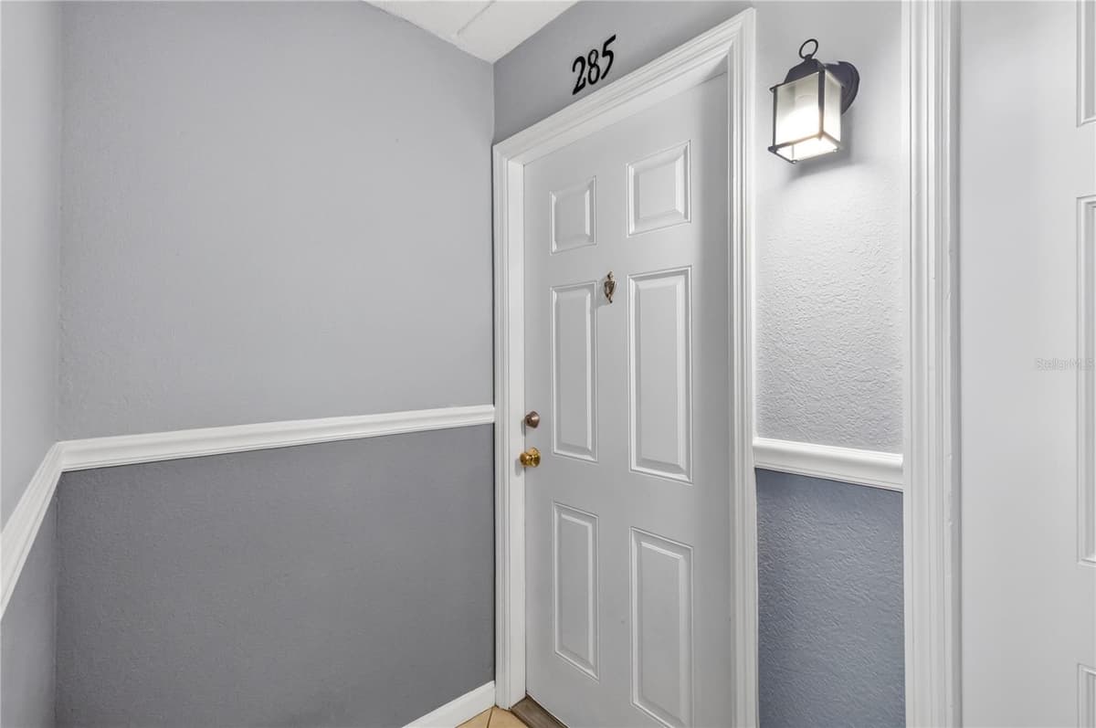 285 LEWFIELD CIRCLE — photo 2 of 25