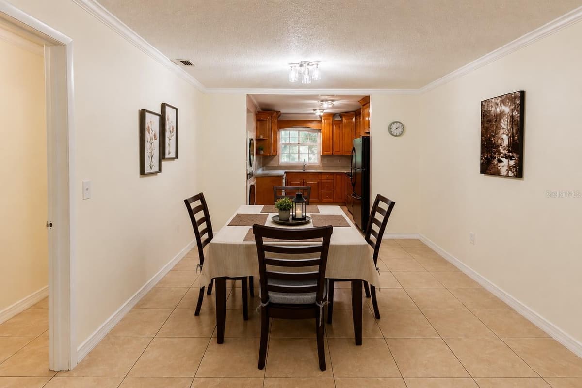 2305 HAYWOOD COURT — photo 3 of 18