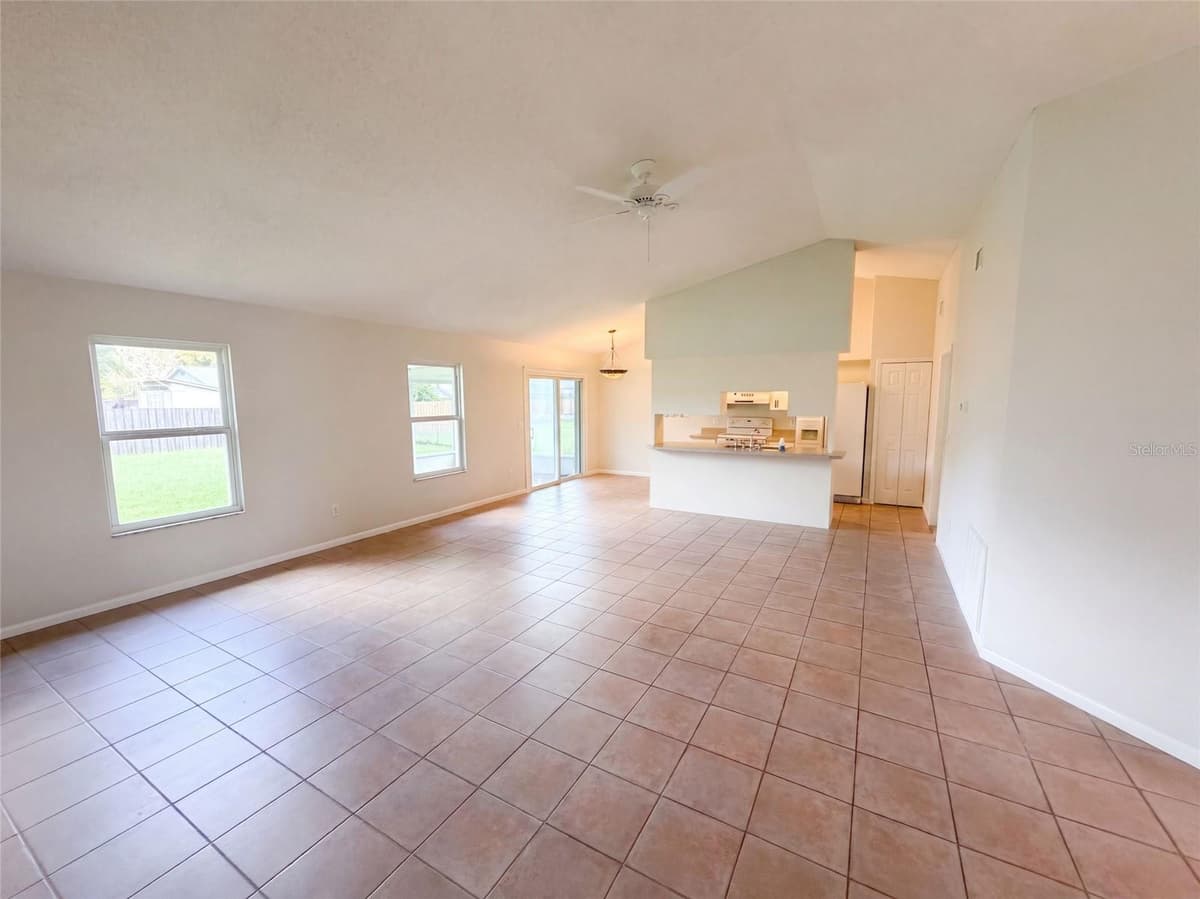 1061 HUNT STREET — photo 3 of 27