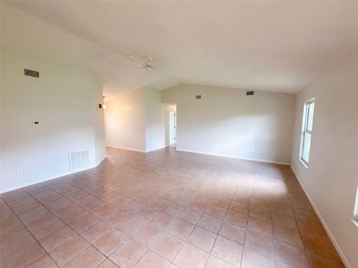 1061 HUNT STREET — photo 8 of 27