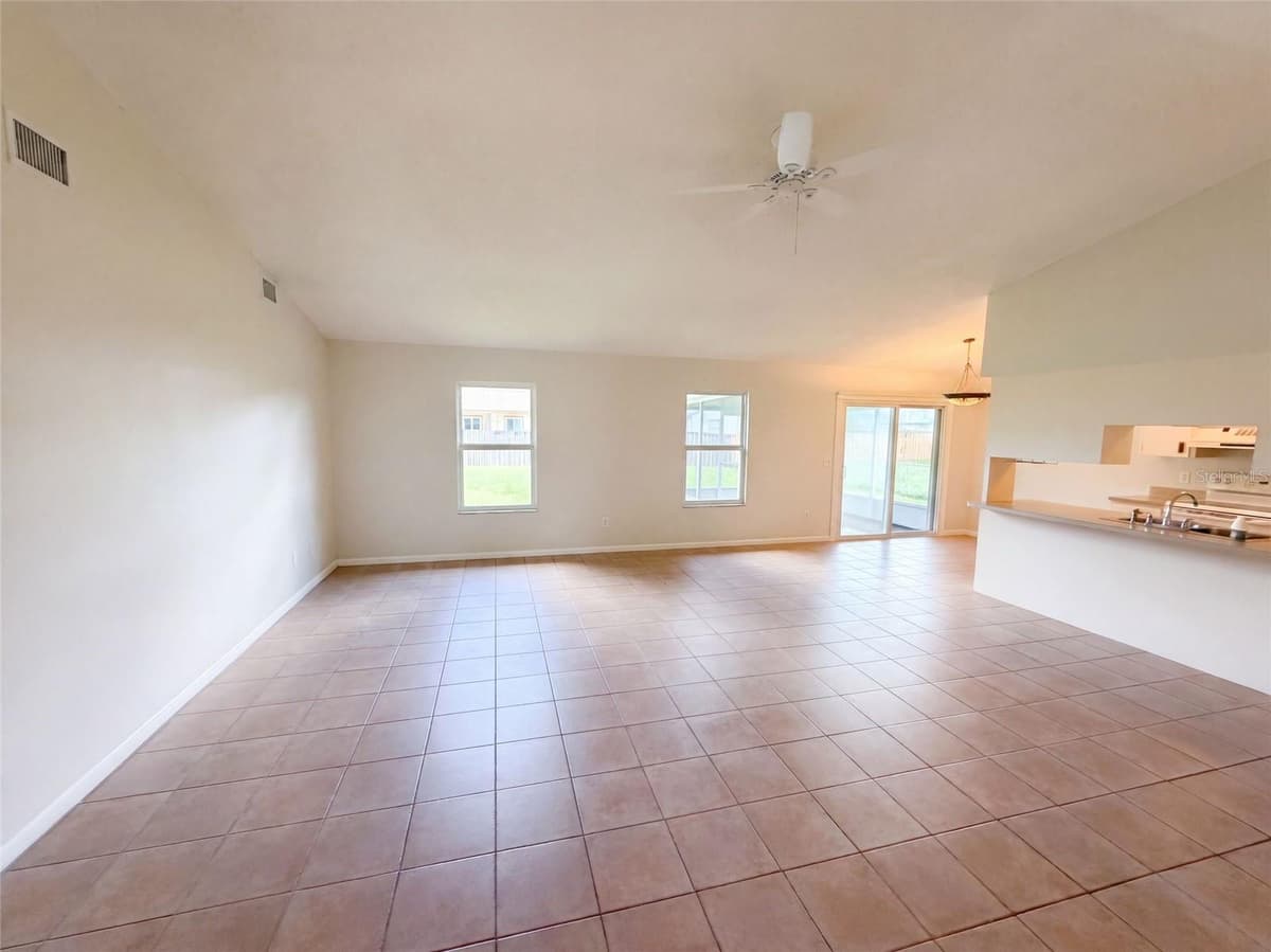 1061 HUNT STREET — photo 7 of 27