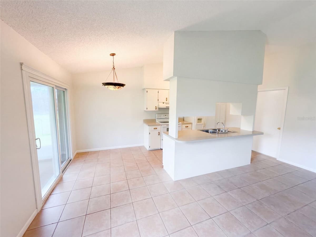 1061 HUNT STREET — photo 9 of 27
