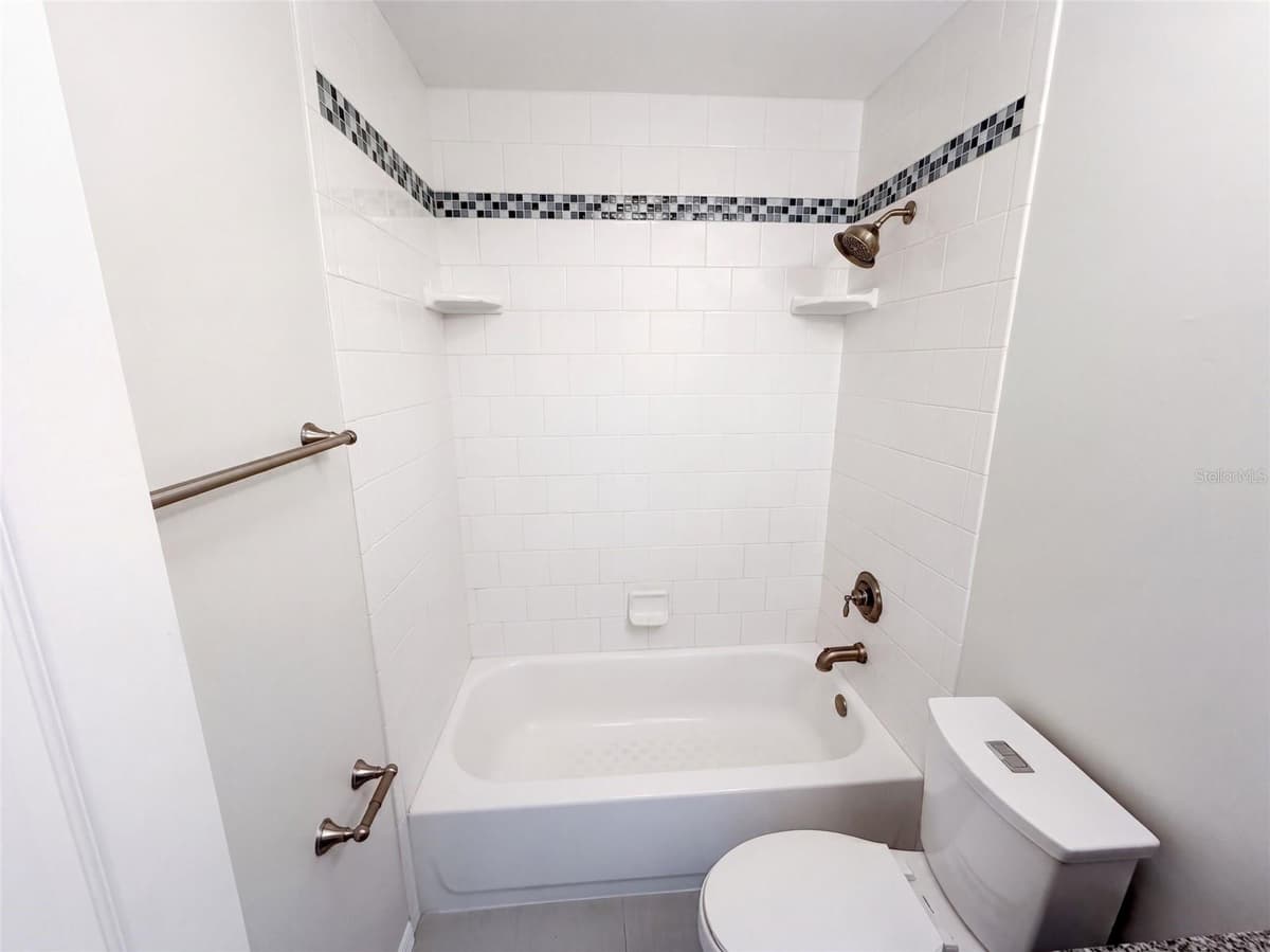 1061 HUNT STREET — photo 16 of 27
