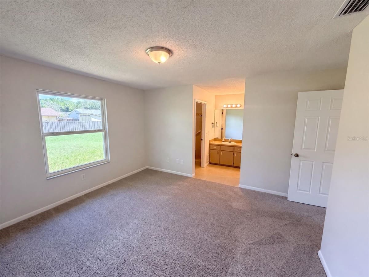 1061 HUNT STREET — photo 11 of 27