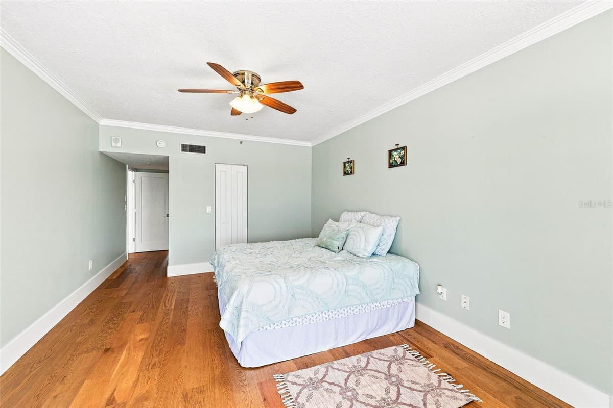 1586 GULF BOULEVARD — photo 27 of 62