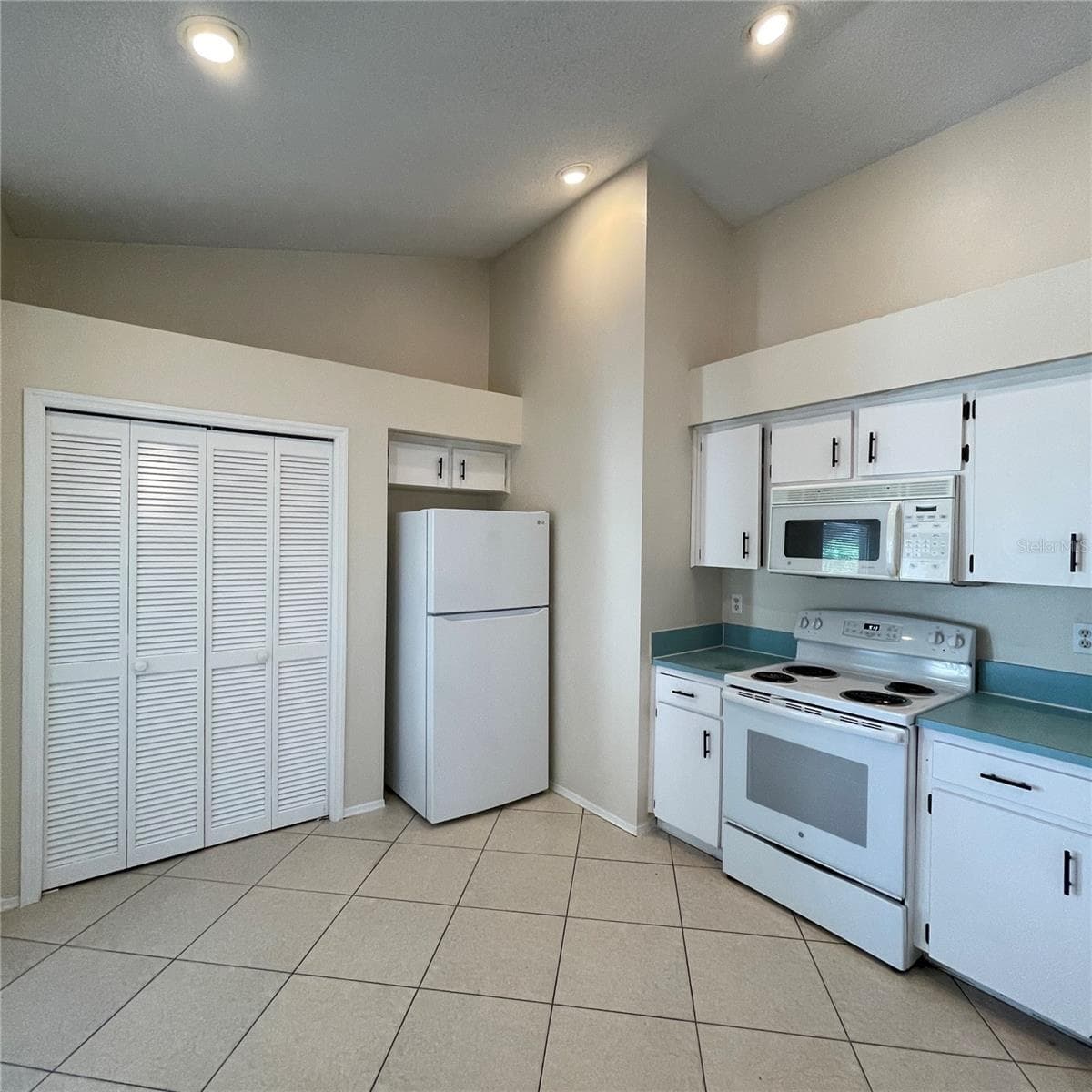 504 LAKE DEXTER BOULEVARD — photo 4 of 30