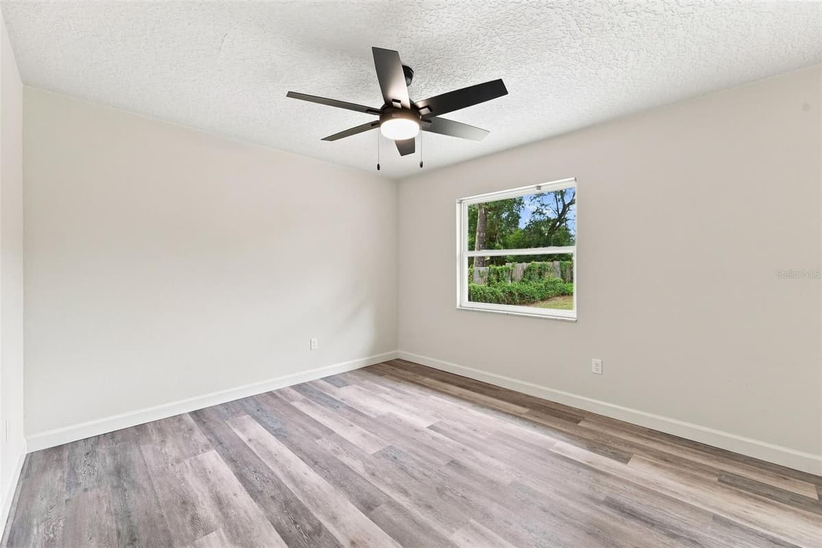 990 LISKEARD AVENUE — photo 10 of 29