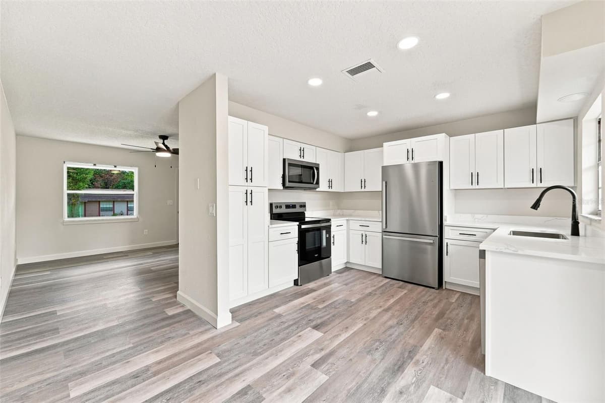 990 LISKEARD AVENUE — photo 3 of 29