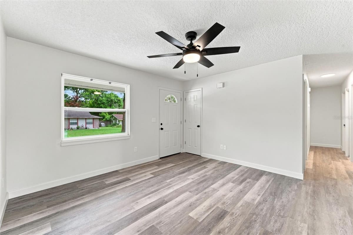 990 LISKEARD AVENUE — photo 5 of 29