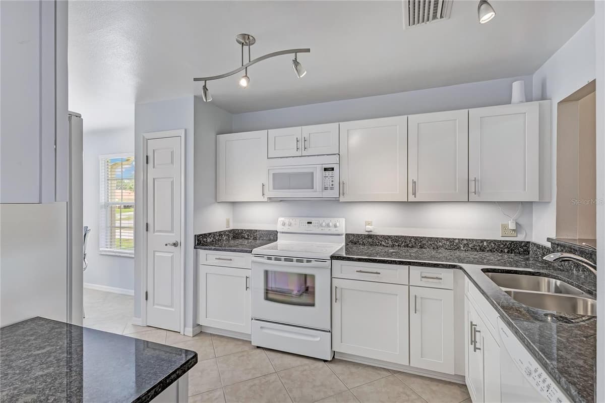 779 MEADOWSIDE COURT — photo 9 of 45