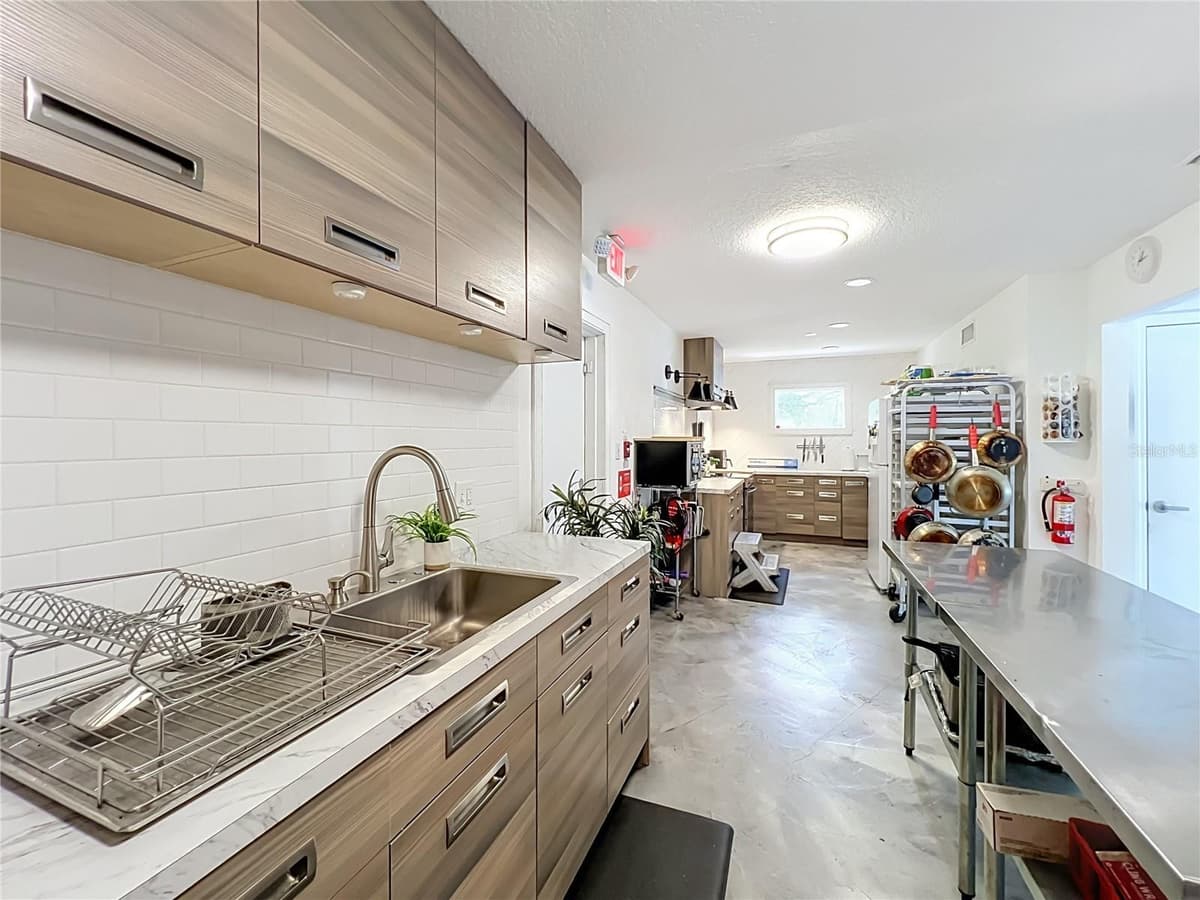 300 MAITLAND AVENUE — photo 19 of 54