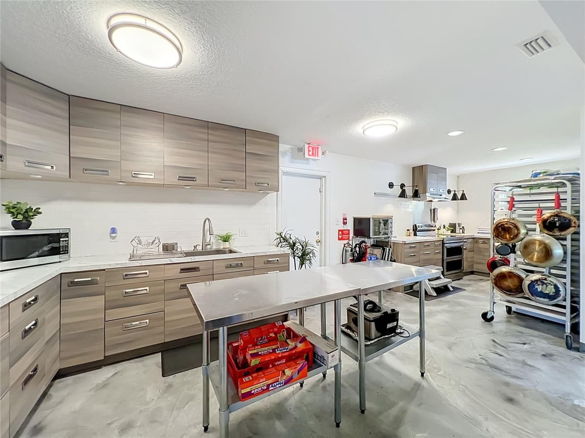 300 MAITLAND AVENUE — photo 18 of 54