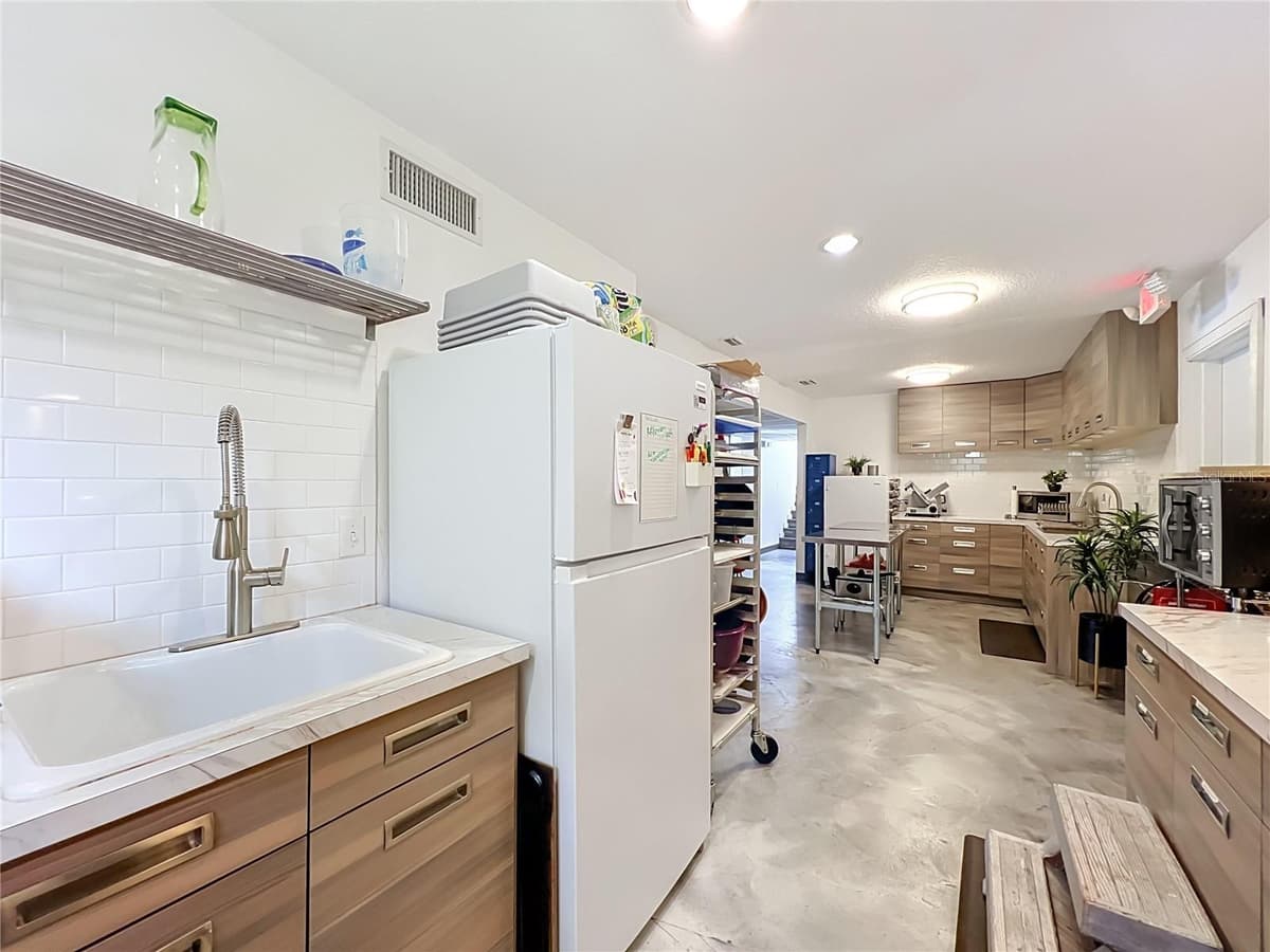 300 MAITLAND AVENUE — photo 25 of 54