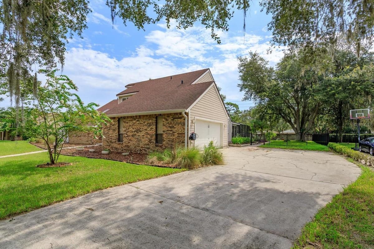 4951 COURTLAND LOOP — photo 4 of 33
