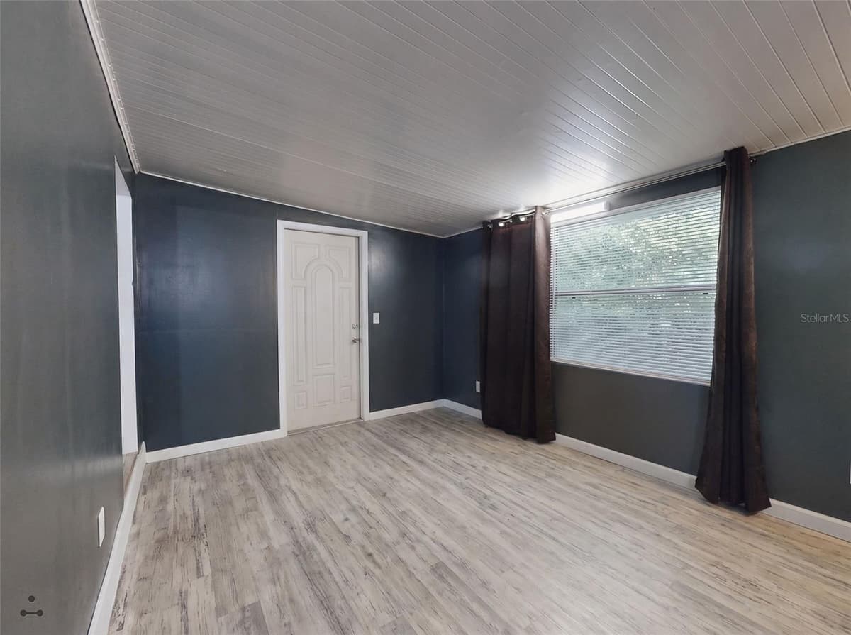 221 EVERGREEN TERRACE — photo 3 of 41