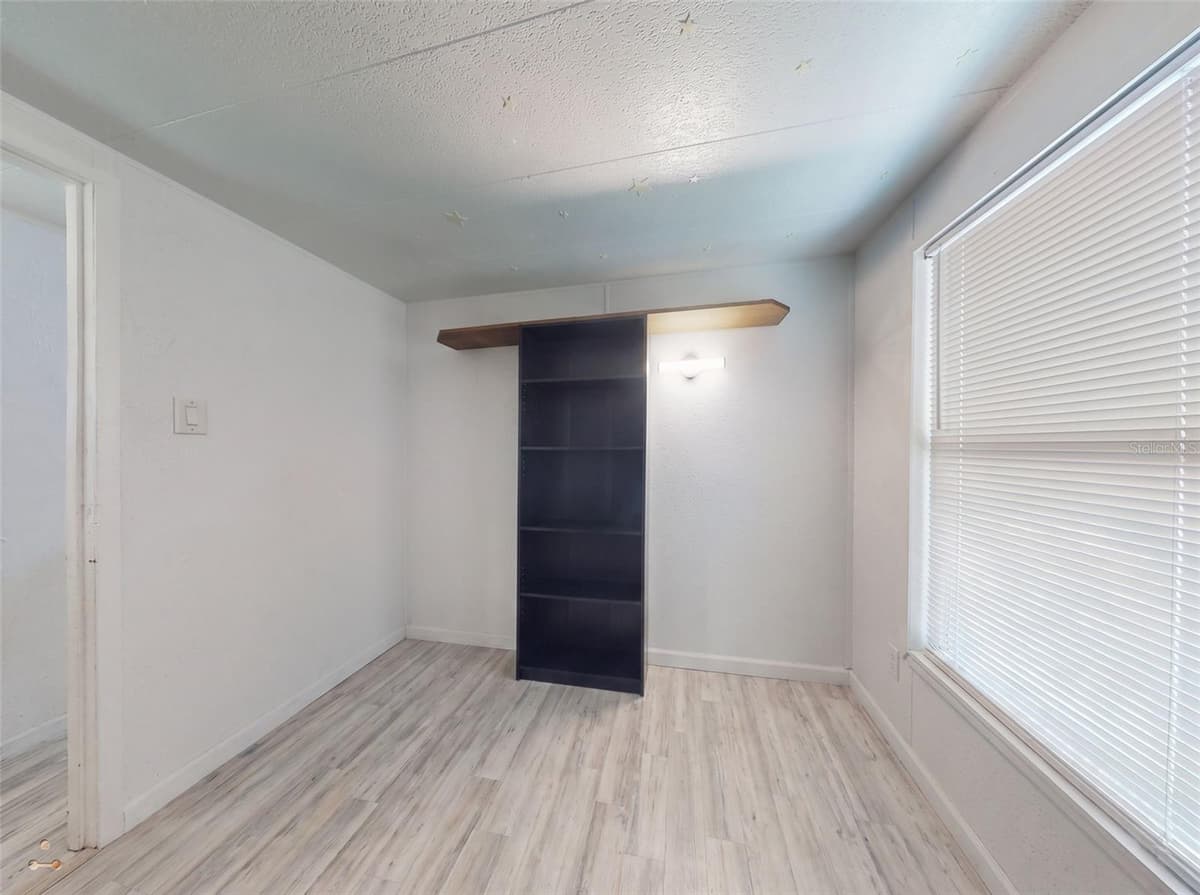 221 EVERGREEN TERRACE — photo 18 of 41
