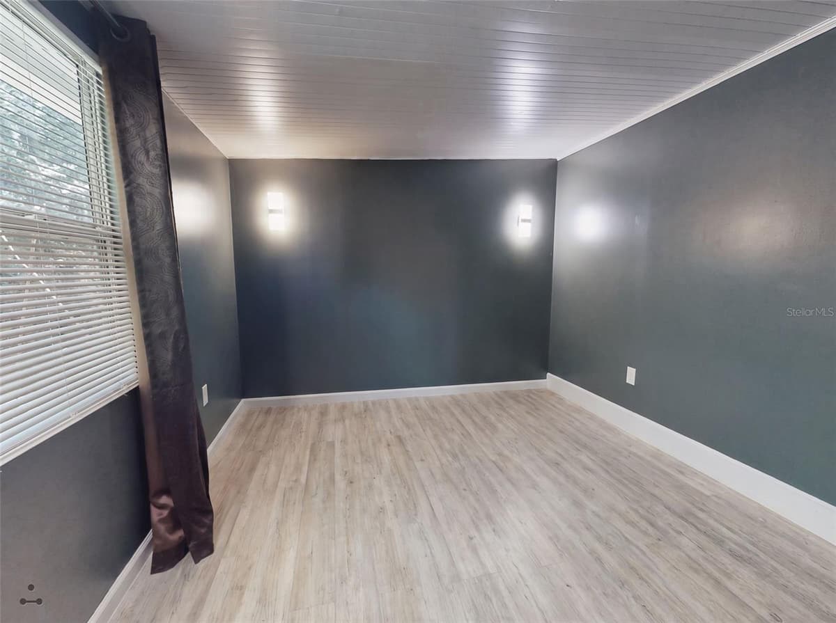 221 EVERGREEN TERRACE — photo 5 of 41