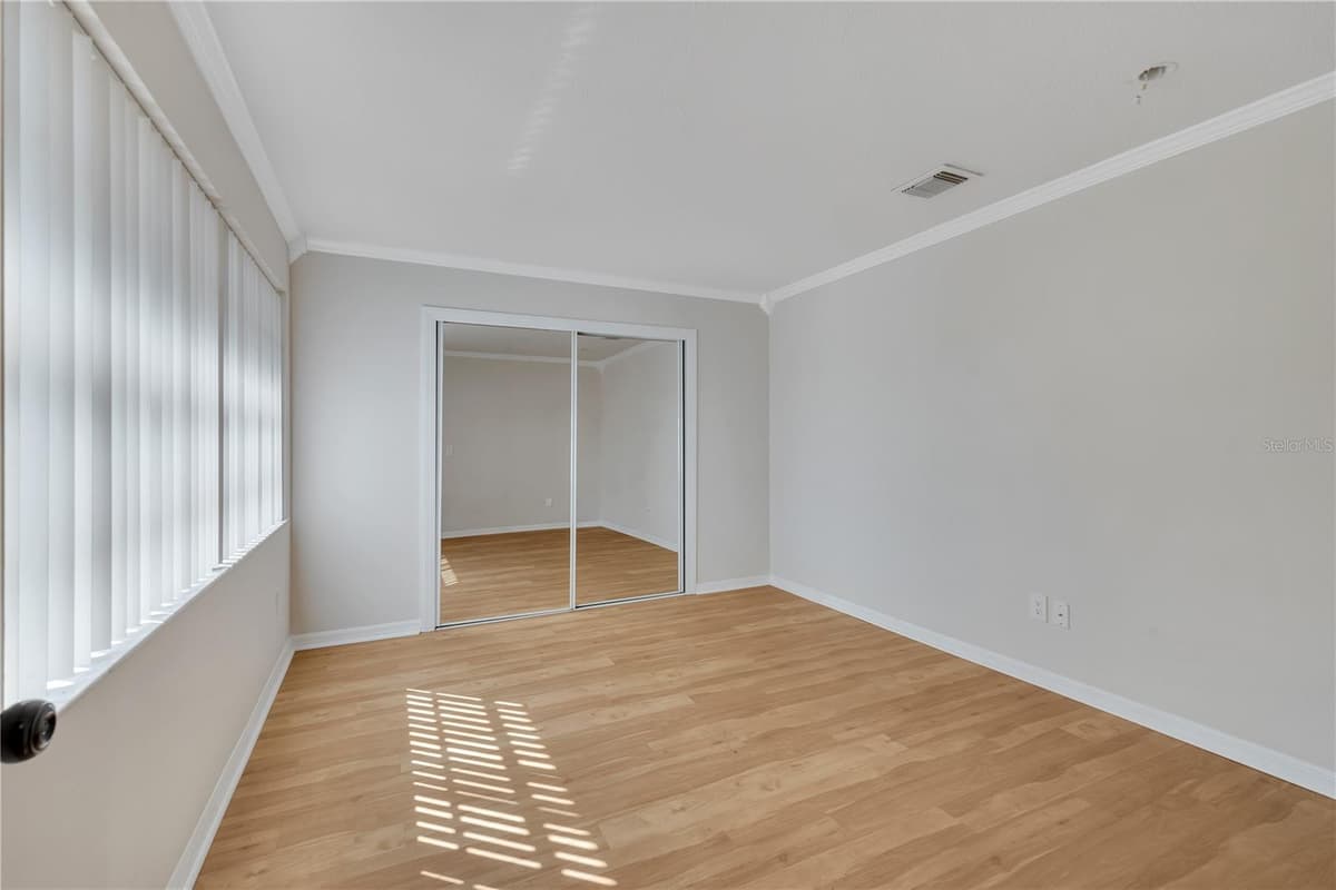 24 BAYRIDGE COURT — photo 20 of 55