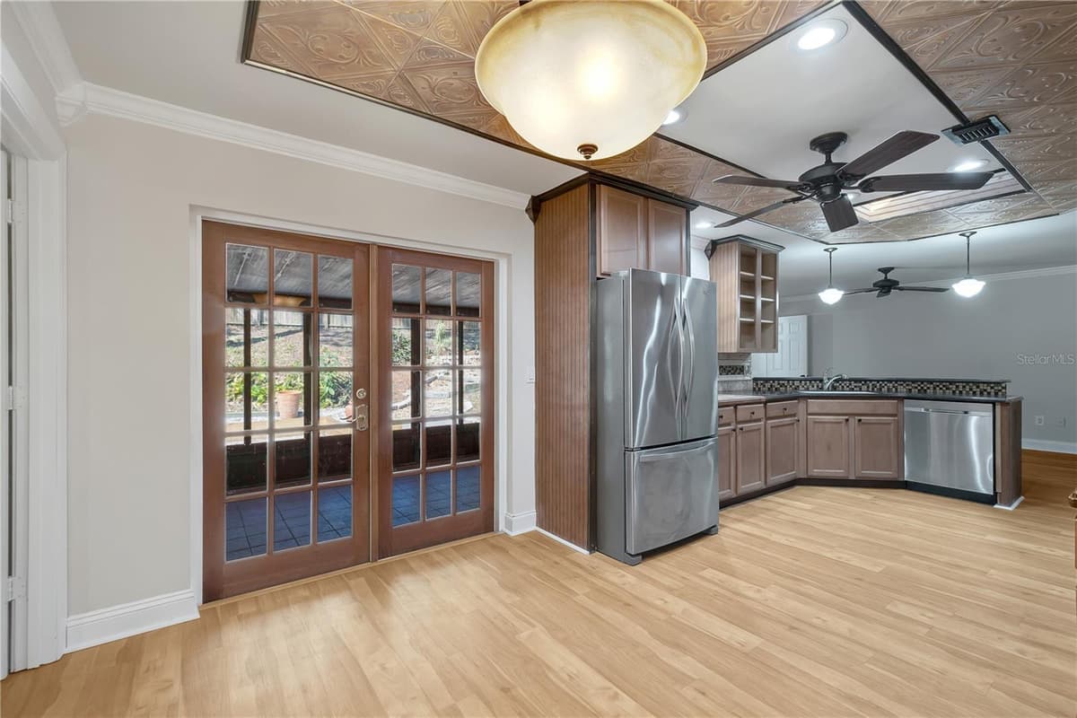24 BAYRIDGE COURT — photo 30 of 55