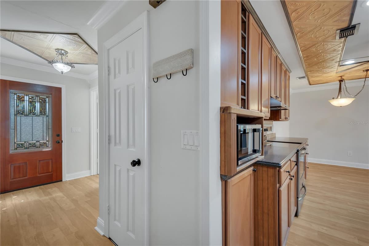 24 BAYRIDGE COURT — photo 22 of 55