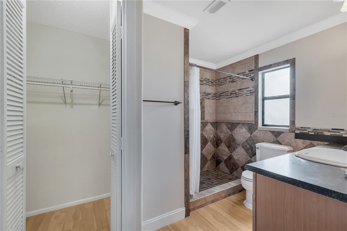 24 BAYRIDGE COURT — photo 35 of 55