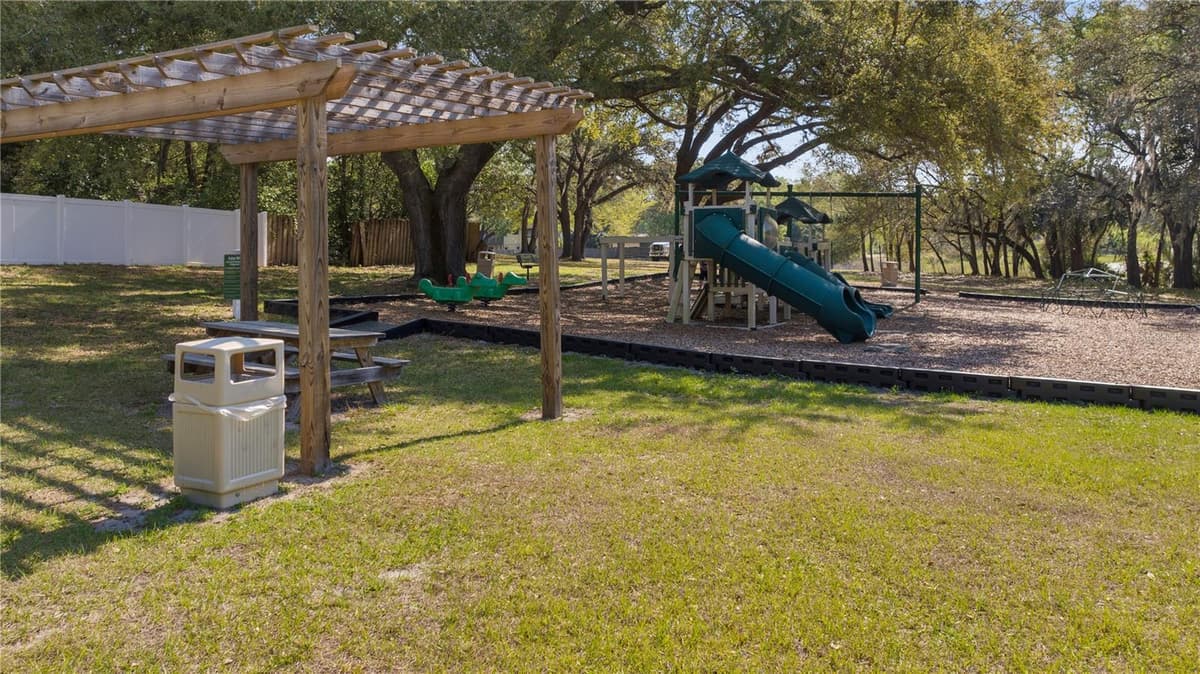 24 BAYRIDGE COURT — photo 13 of 55